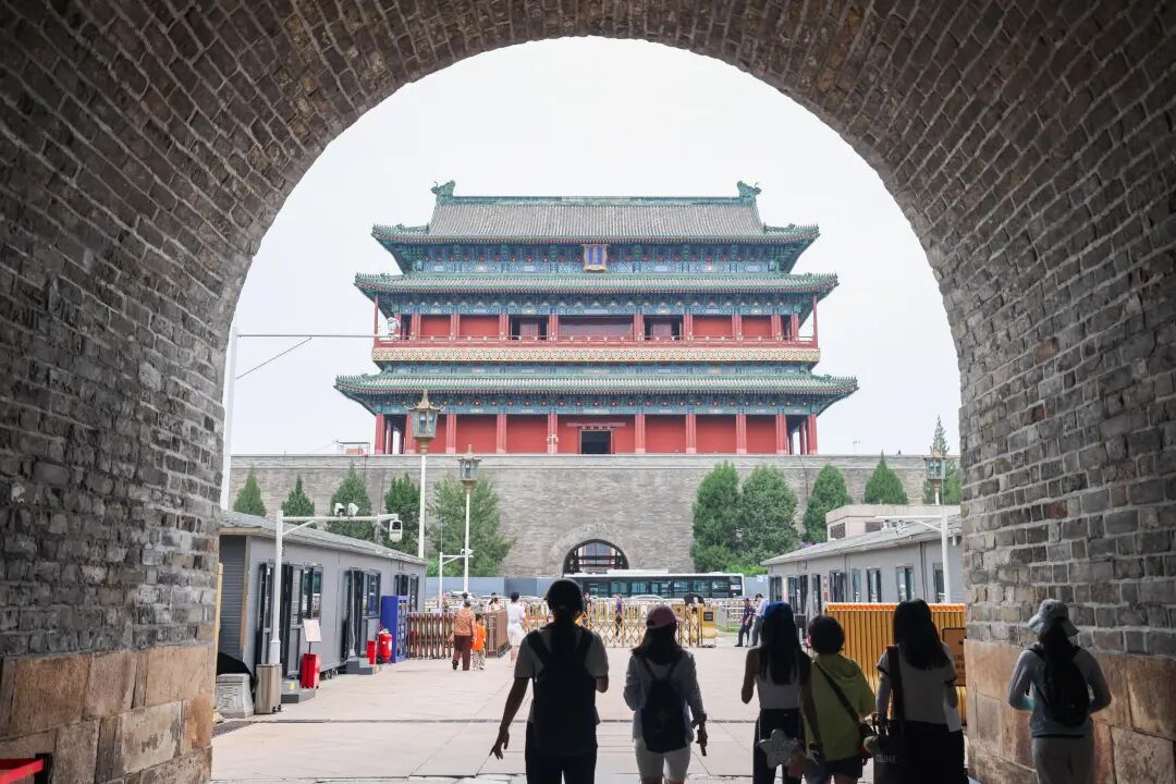 DW250710行走京华大地采访中轴线正阳门2