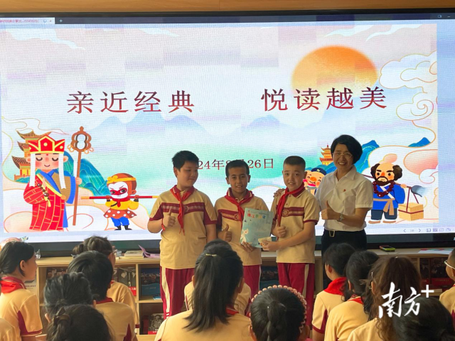 佛山援疆教师区丽嫦带来的“悦读”名著《西游记》讲座备受小朋友们欢迎。
